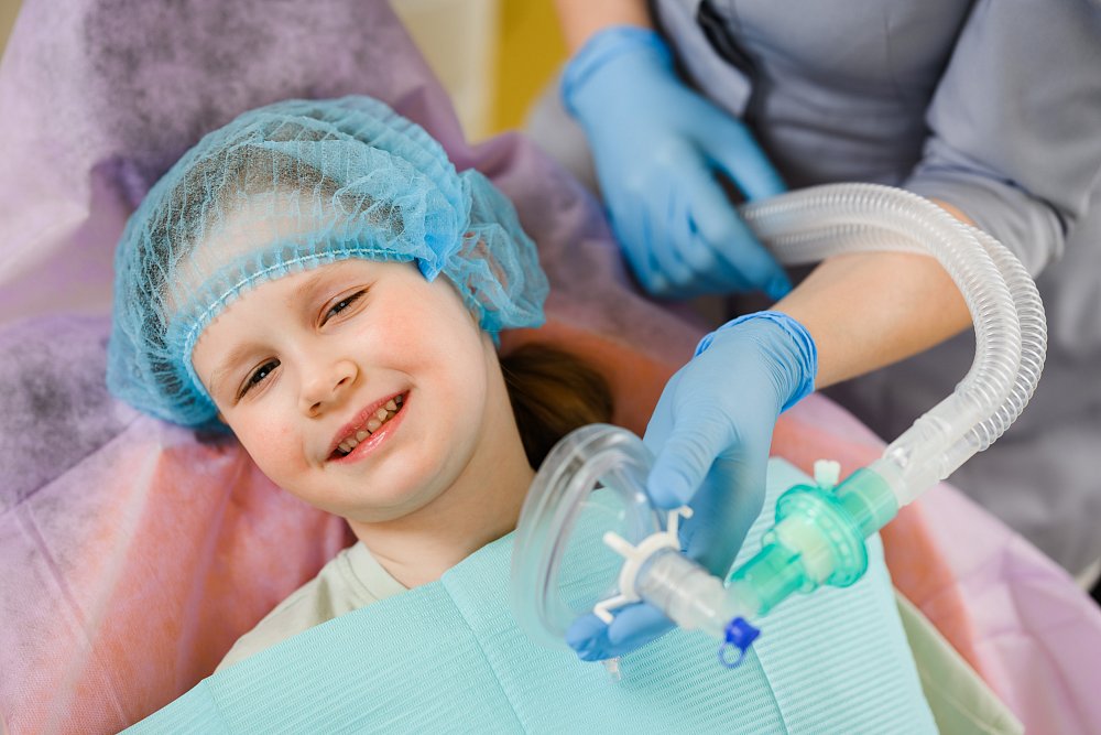 Детская анестезиология. Ребенку 3 года можно ли лечить зубы под наркозом. Как лечат зубы детям в 2 года под наркозом.