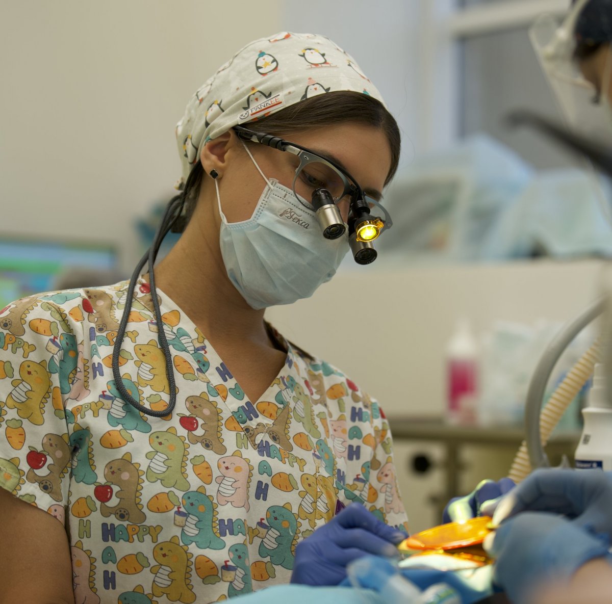 Зачем подрезают уздечку верхней губы у детей