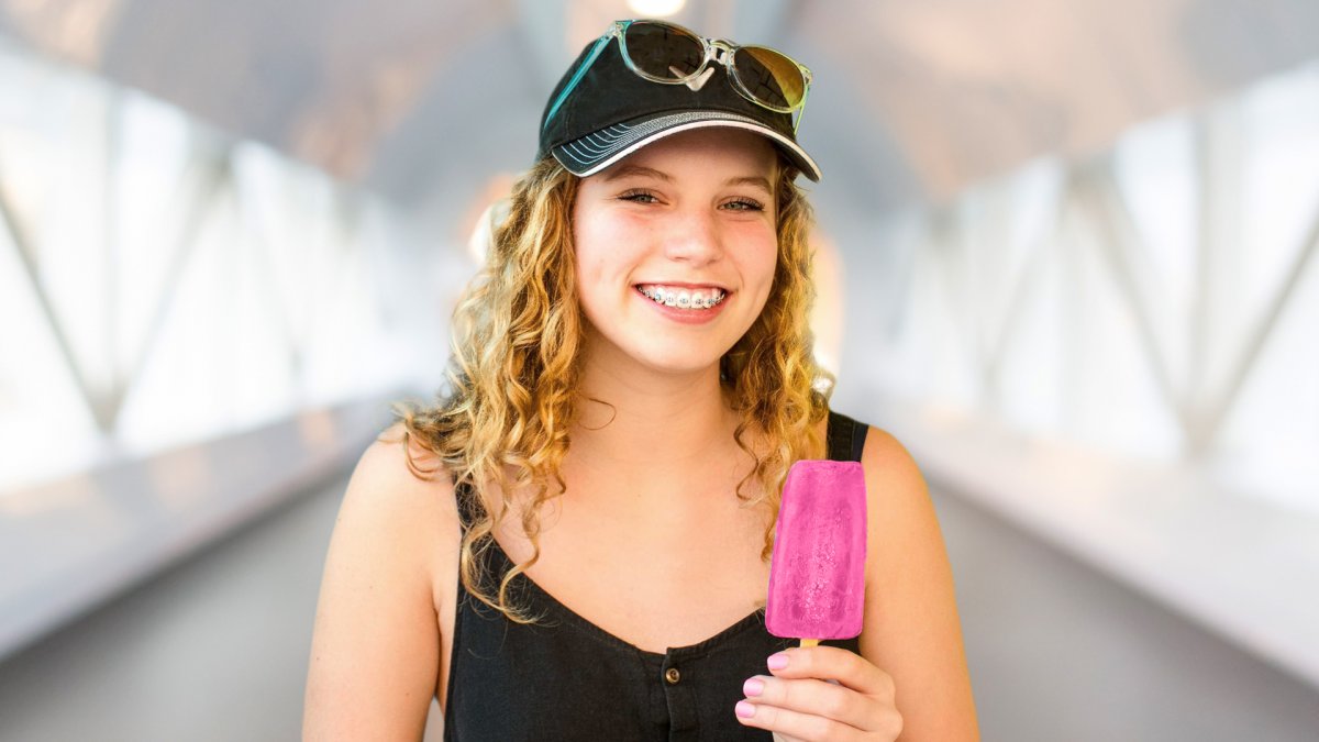 Профессиональная чистка зубов детям с брекетами