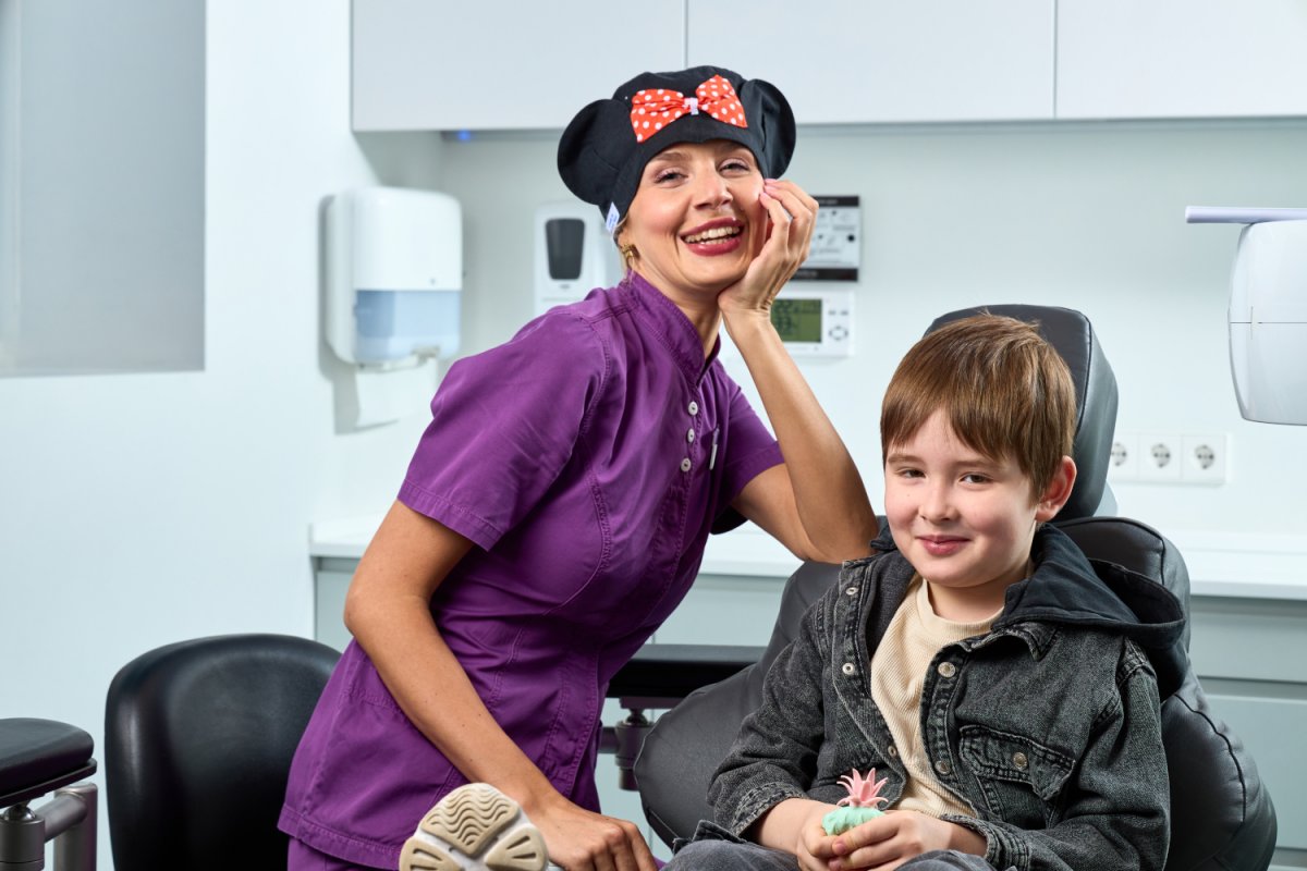 У ребенка шатается молочный зуб — что делать родителям?