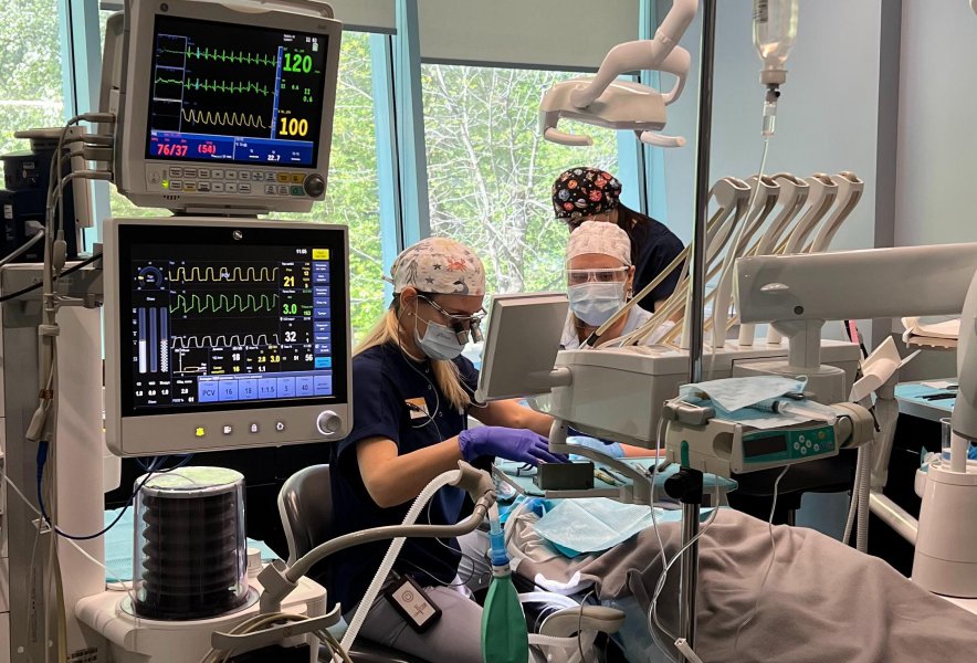 Опасно ли лечить зубы ребенку под наркозом